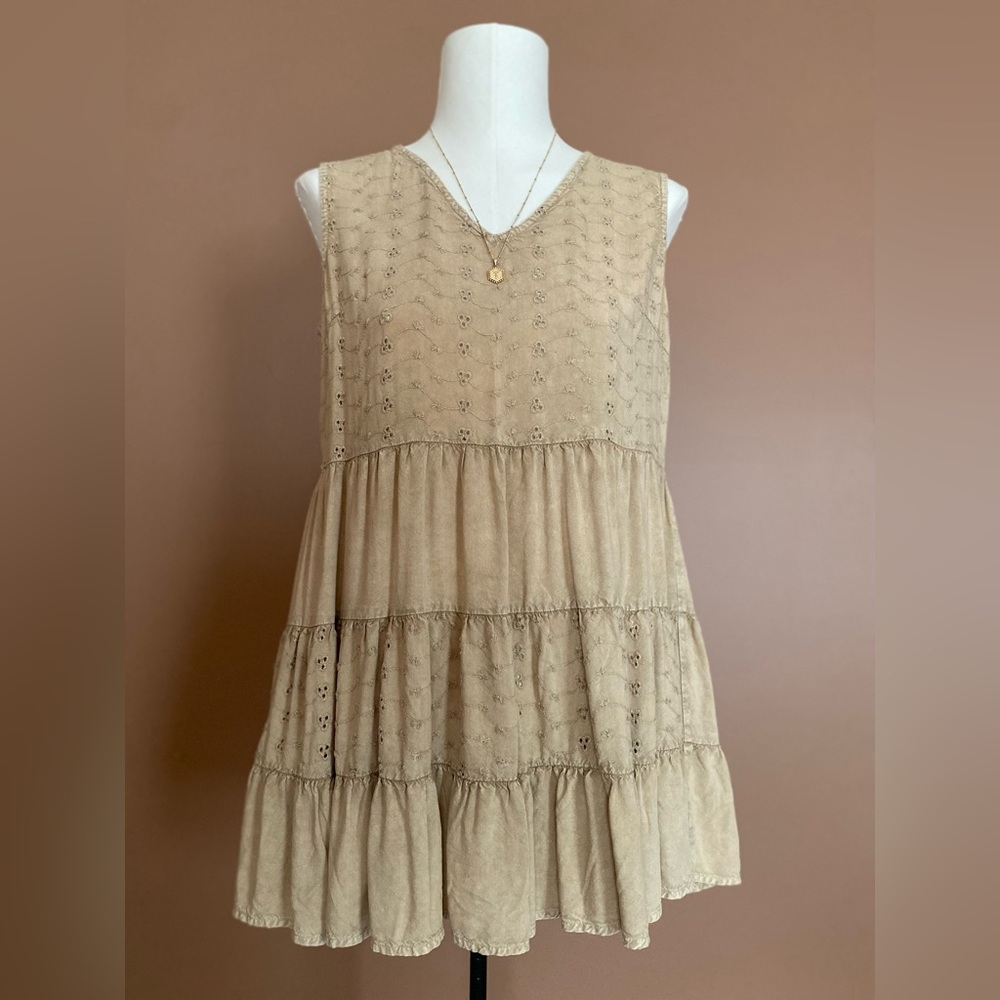 Tan tiered sleeveless tank top